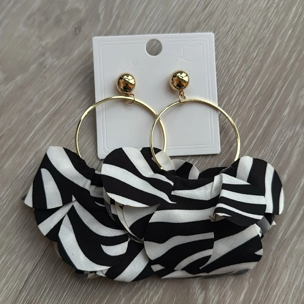 Oversized Zebra Print Drop Hoop Earrings NEW 🏷️